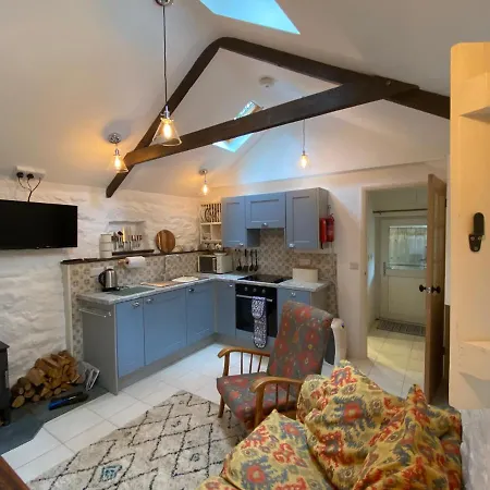 Apartment Dog Friendly Studio W/woodland & Lake @coskewis Helston